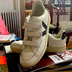 Veja V-Lock Velcro Black-and-White Sneakers 41/11